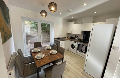 Tunstall House | HAFH ST5 Warwick 54 - 3 Bedroom New House with WiFi (B)