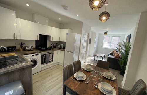 Tunstall House | HAFH ST5 Warwick 54 - 3 Bedroom New House with WiFi (B)