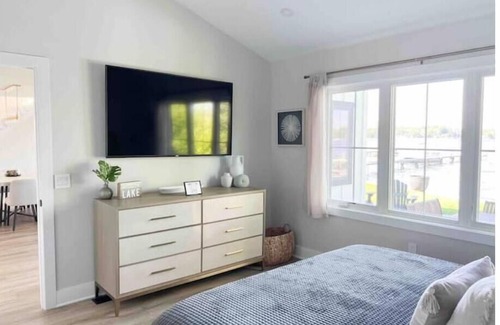 Lakeville House | “Hakuna Matata” Luxury Lake House