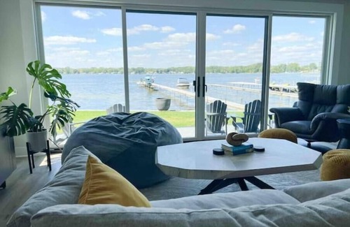 Lakeville House | “Hakuna Matata” Luxury Lake House