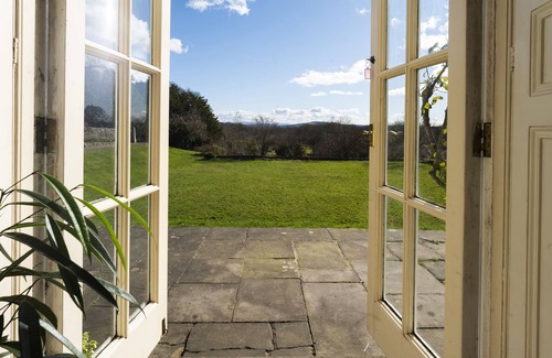 Witherslack House | Halecat House - Large Georgian House with Garden (Dog-friendly).