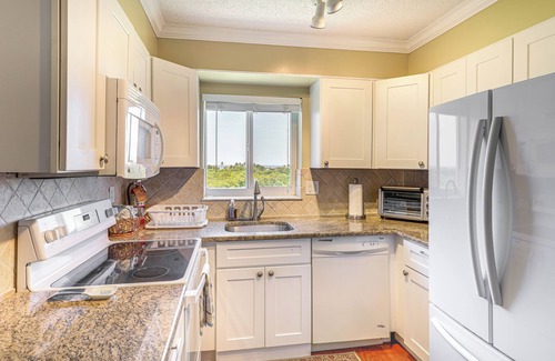 Jupiter Condo | Half-Mi to Jupiter Beach: Condo w/Ocean Views!