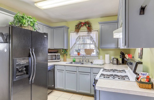 Atlanta House | Half-Mi to Pool & Golf: Atlanta Home w/Veranda!