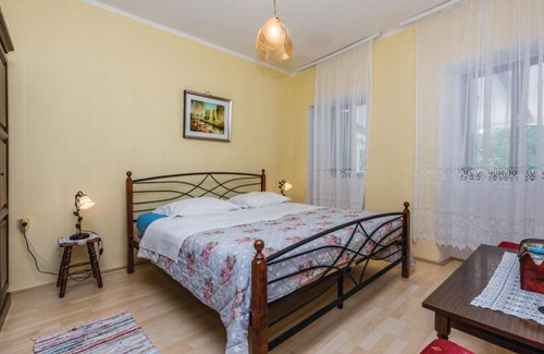 Drivenik Apartment | Half of the house in Tribalj with a private pool and a beautiful garden