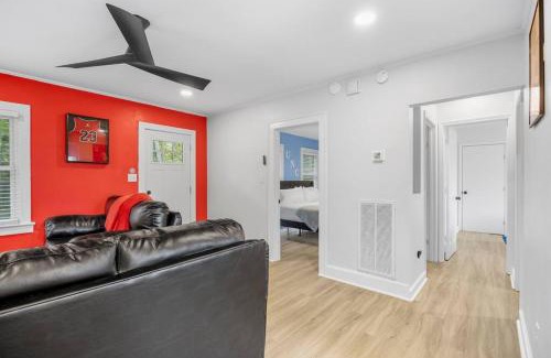 Wilmington Apartment | Half Off Prices! 2 Miles to Downtown Front Street! Free Parking!