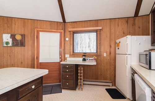 Berkeley Springs House | Half Round- A Quiet Mid-Century Modern Cabin