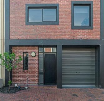 Adelaide Central Business District House | Halifax Muse Pet Friendly Townhouse
