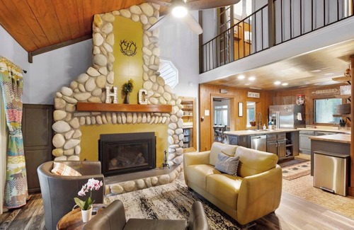 Interlochen Cabin | Hall Creek Lodge - Large Friend & Family Spa Retreat | TC, MI