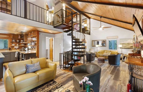 Interlochen Cabin | Hall Creek Lodge - Large Friend & Family Spa Retreat | TC, MI