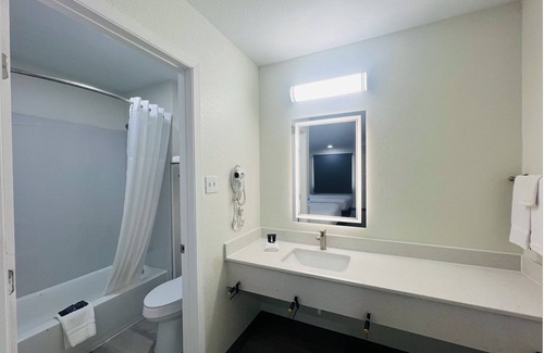 North San Antonio - SAT Hotel | Hallmark Inn and Suites