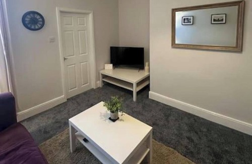 Blyth Apartment | Hambledon Apartment - Sleeps 3 - Pet friendly