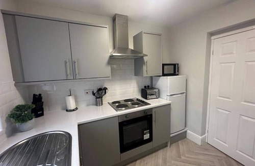 Blyth Apartment | Hambledon Downstairs Flat - Sleeps 3 -Pet friendly