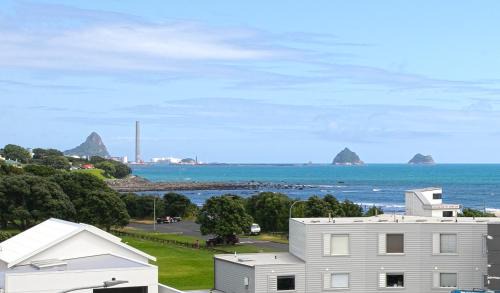 Rewa House | Hamblyn Heights Stunning Seaviews in New Plymouth