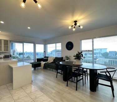 Rewa House | Hamblyn Heights Stunning Seaviews in New Plymouth