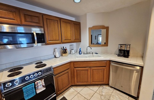 Avalon Villa | HamCove Full Ocean View GolfCart,WIFI,BBQ,A/C,rare,Smart TV Pool,Gym,OceanClose!