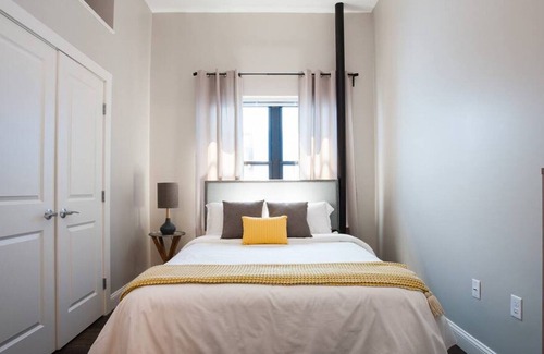 Theatre District Apartment | Hami508-3/2 · Lavish 3br In Downtown | Keyless Entry