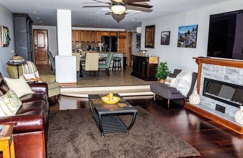 Avalon Condo | Hamilton Cove 2-bedroom condo with golf car & A/C in pleasant Catalina Island