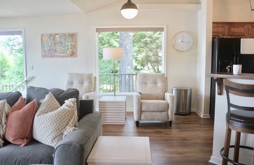 Rockwell House | Hamilton Happy Place (million dollar view) - Lake Retreat