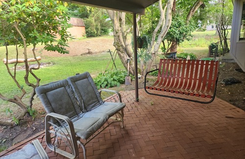 Uniontown House | Hamilton's Hideaway, 3 Bdrm, Amazing 70s Retro Home, 15 mins to NFL Hall Of Fame