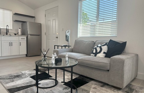 North Hollywood Apartment | "Hamlin House" Studio