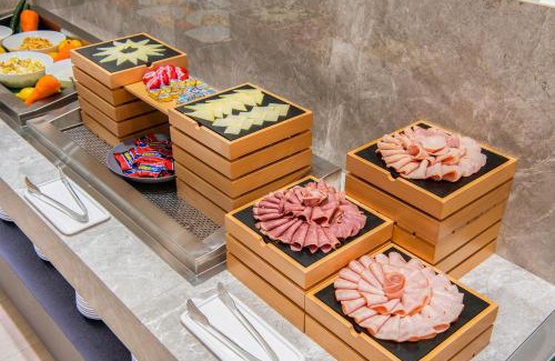 Zhongshan Hotel | Hamp Court Palace Taipei