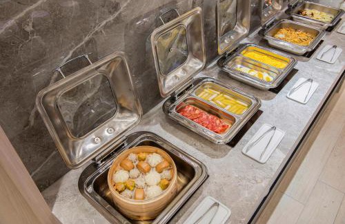 Zhongshan Hotel | Hamp Court Palace Taipei