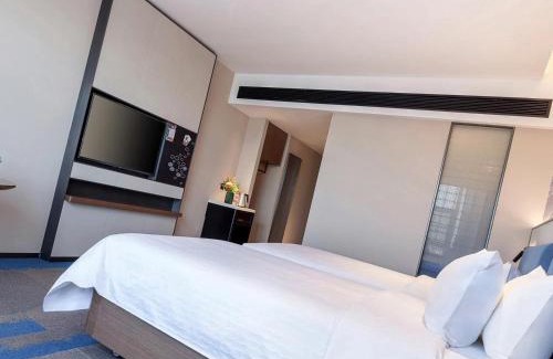 Wuhan Hotel | Hampton by Hilton Wuhan High-Speed Railway Station