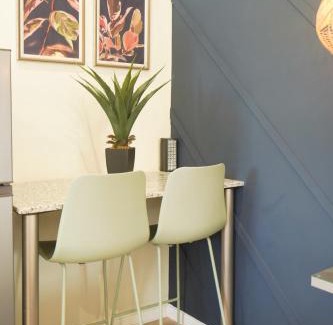 Windermere Apartment | Hampton Collection - 2 Sleeper Studio Apartment with Pool