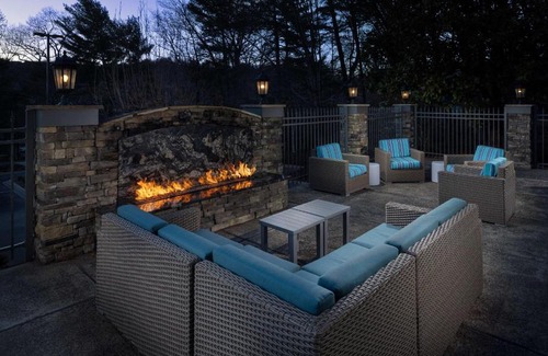 Asheville Hotel | Hampton Inn Asheville-Tunnel Road