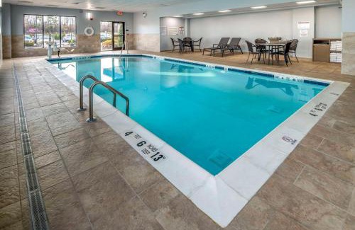 Commack Hotel | Hampton Inn Long Island/Commack