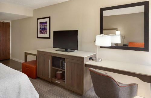 Mount Laurel Hotel | Hampton Inn Philadelphia/Mt. Laurel