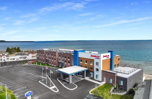 St Ignace Hotel | Hampton Inn St Ignace Lakefront Mackinac
