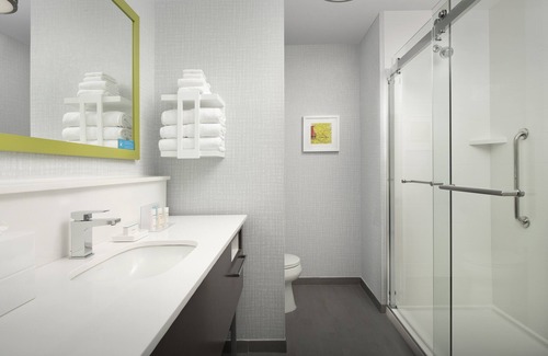 Charlotte Hotel | Hampton Inn & Suites Charlotte Airport Lake Pointe