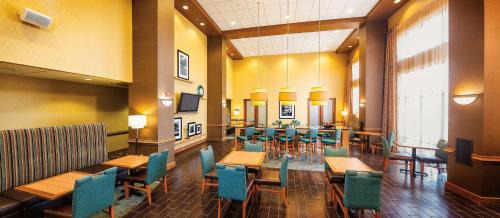 Chesapeake Hotel | Hampton Inn & Suites Chesapeake-Square Mall