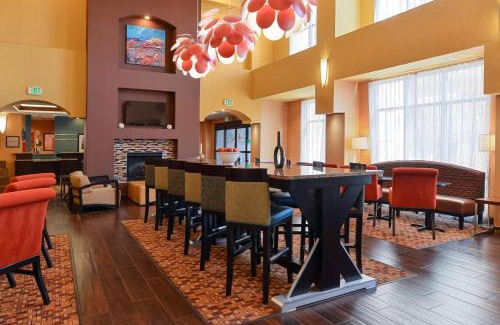 Westside Hotel | Hampton Inn & Suites - Coors Road