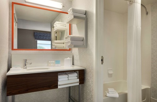 Frederick Hotel | Hampton Inn & Suites Frederick-Fort Detrick