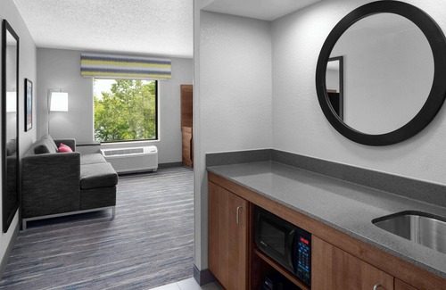 Grand Rapids Hotel | Hampton Inn & Suites Grand Rapids-Airport 28th St