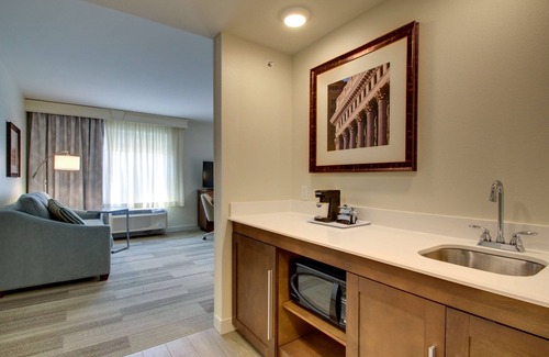 West Allis Hotel | Hampton Inn & Suites Milwaukee West