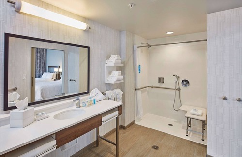 East Sacramento Hotel | Hampton Inn & Suites Sacramento at Csus