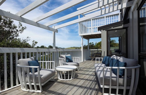 Hihi House | Hamptons-Style Beach House – Relax Between Two Shores