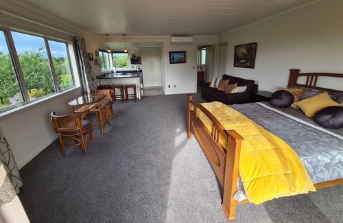 Hamurana House | Hamurana Retreat - nice & peaceful rural location with views