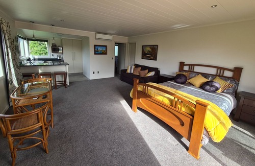 Hamurana House | Hamurana Retreat - nice & peaceful rural location with views