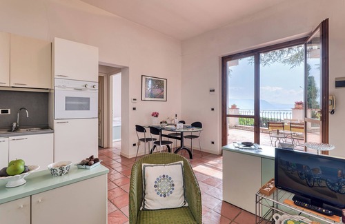 Latte Apartment | Hanbury Apt Pool And Sea, Ventimiglia, Italy