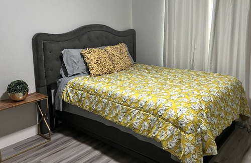 Hanford House | Hanford Casita (Home Away from home)