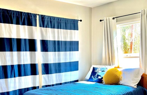 Hanford House | Hanford Casita (Home Away from home)