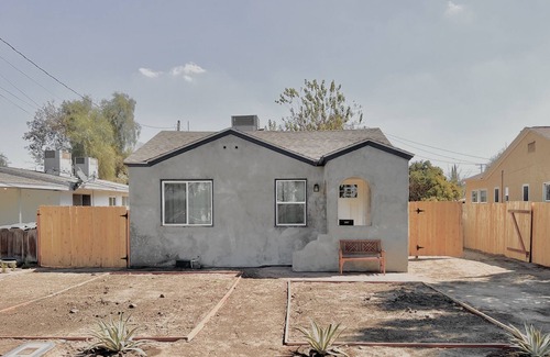 Hanford House | Hanford Casita (Home Away from home)