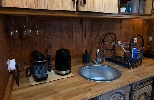 Villebon-sur-Yvette Cabin | Hanging tree house