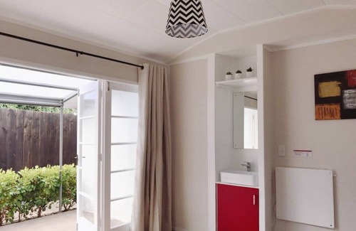 Taupo House | Hangout 22 - Great location with linen and Wi-Fi