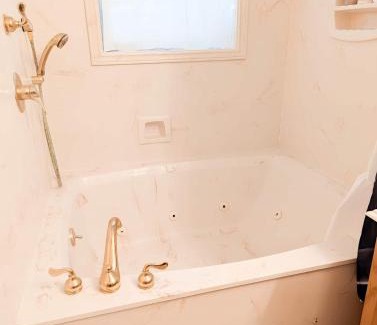 Silsbee House | Hangout Haven - Soak, Play, Relax