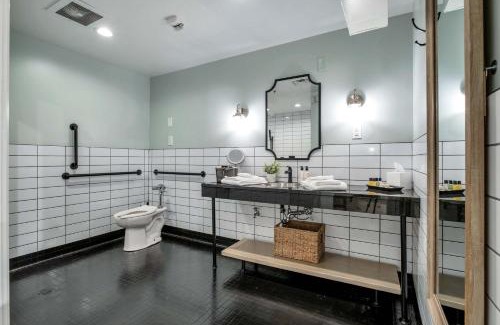 Downtown Nashville Apartment | Hangover Easy Suite 6BR by Maddox Hotel